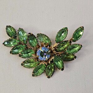Gold Tone Metal Light Green Rhinestone Glass Brooch Unmarked Vintage Pin